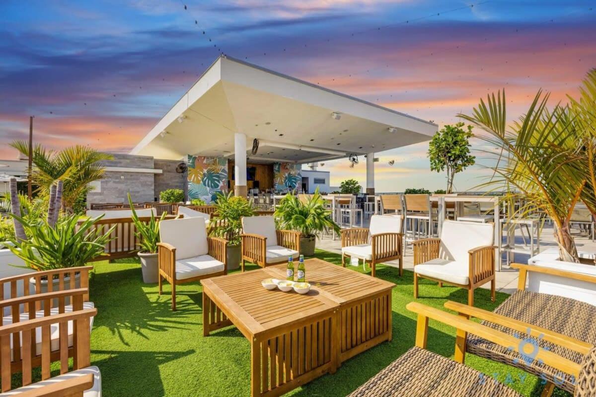 Rooftop Pool - Ocean View Balcony - Hollywood Beach Exterior photo